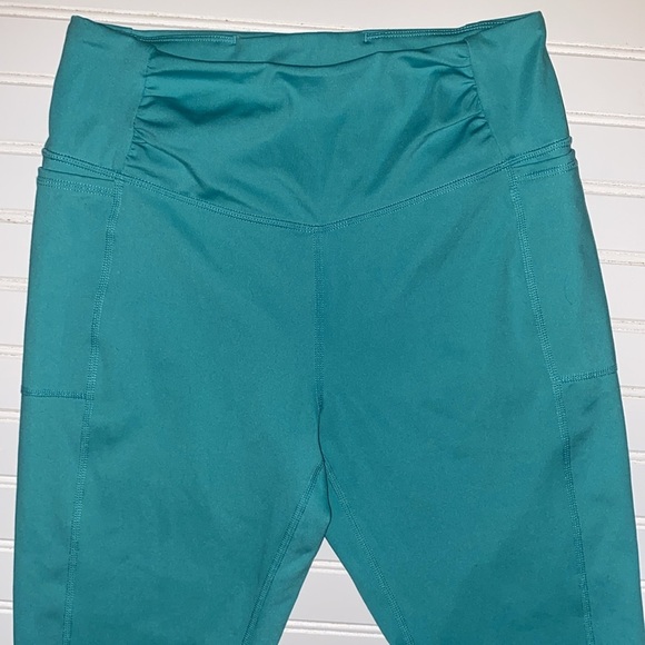 FREE PEOPLE MOVEMENT TEAL YOGA LEGGINGS STRETCH COMPRESSION 3/4 LENGTH SZ MEDIUM - Picture 2 of 11